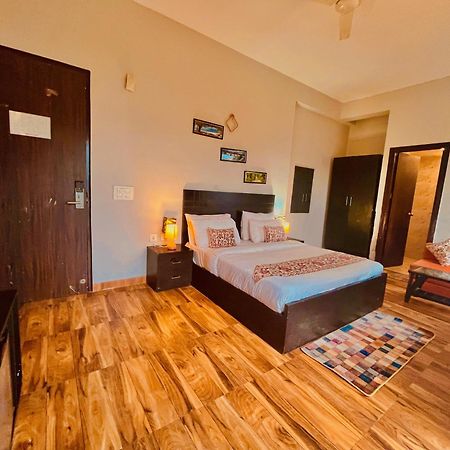 Pearl Grand Boutique Cottage In Omaxe Anandam Vrindavan - #Premium Ac Rooms With Balcony #Big Parking #Lift #Garden #Peaceful Area #Near Prem Mandir #Property Of The Year #Most Awarded Екстериор снимка