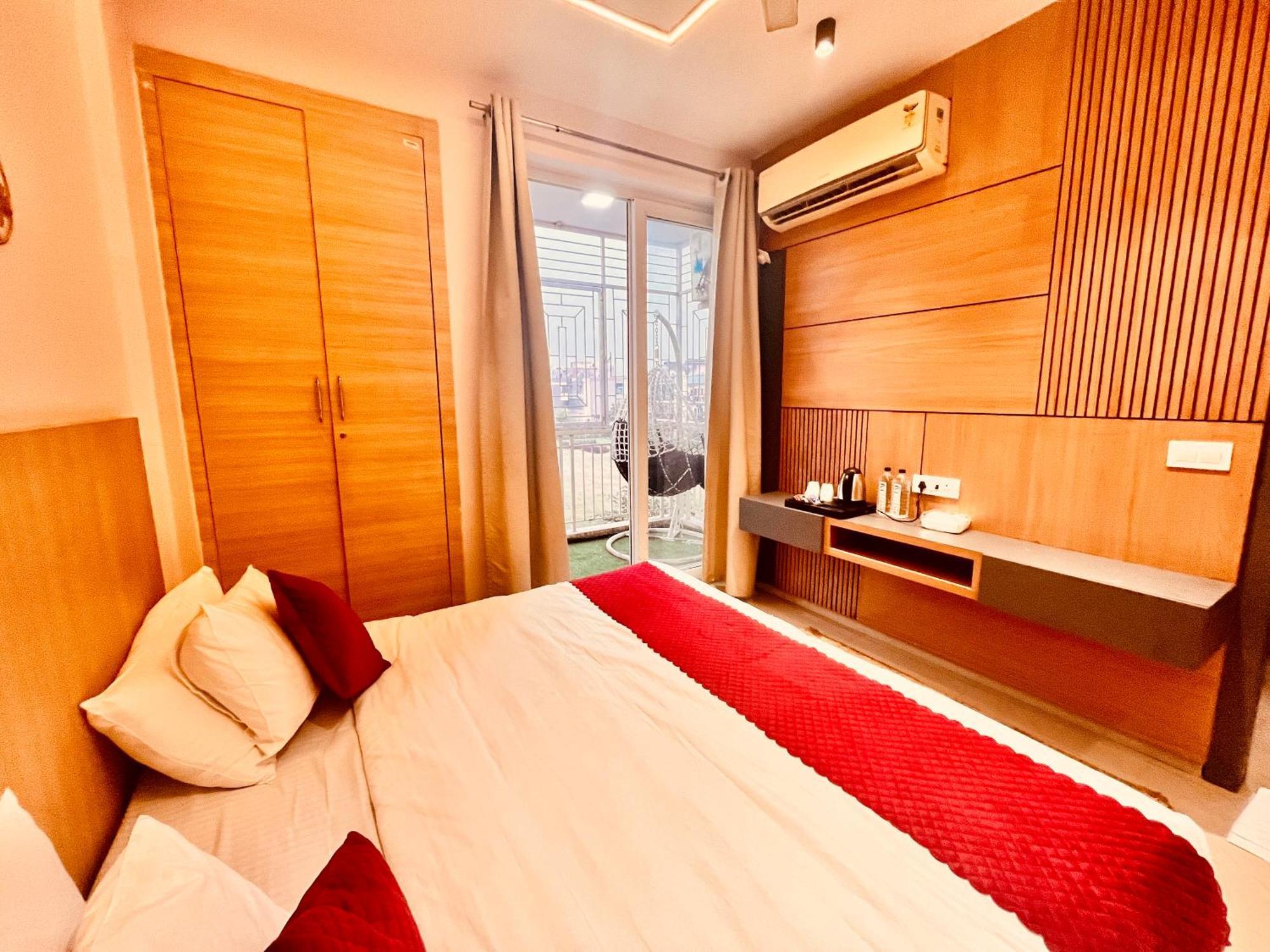 Pearl Grand Boutique Cottage In Omaxe Anandam Vrindavan - #Premium Ac Rooms With Balcony #Big Parking #Lift #Garden #Peaceful Area #Near Prem Mandir #Property Of The Year #Most Awarded Екстериор снимка