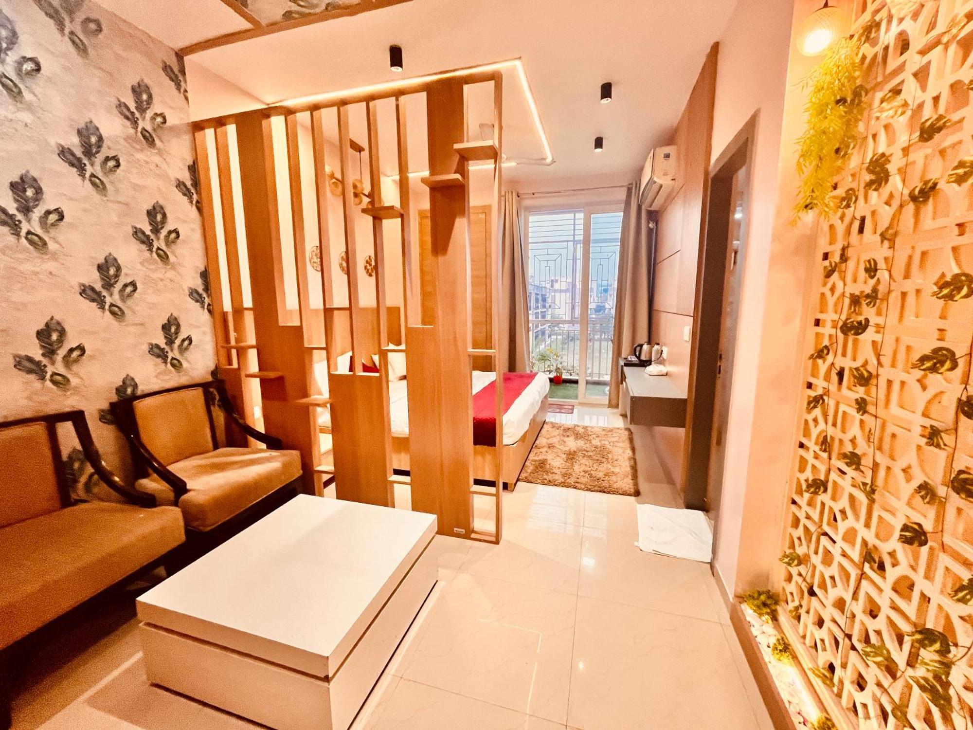 Pearl Grand Boutique Cottage In Omaxe Anandam Vrindavan - #Premium Ac Rooms With Balcony #Big Parking #Lift #Garden #Peaceful Area #Near Prem Mandir #Property Of The Year #Most Awarded Екстериор снимка