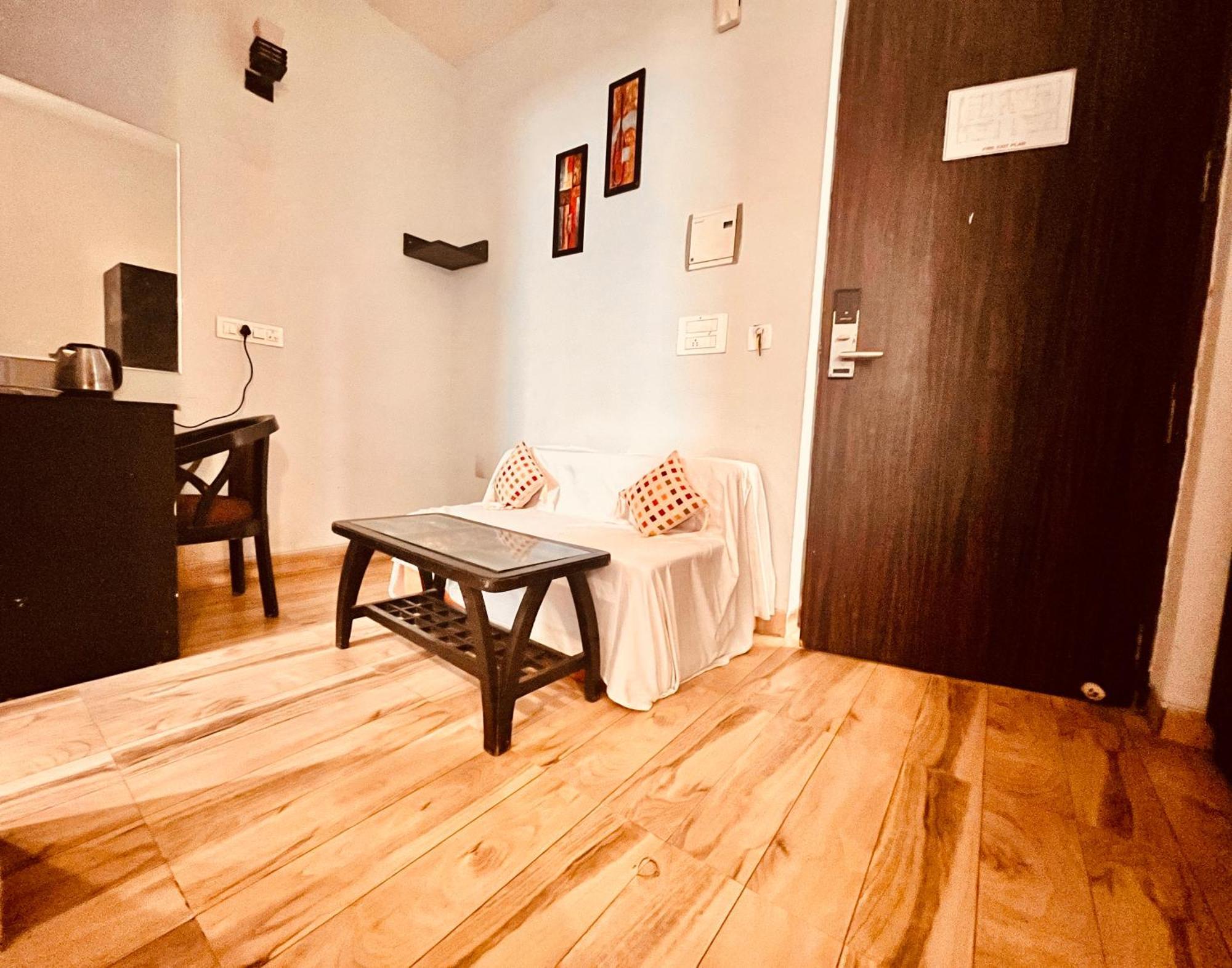 Pearl Grand Boutique Cottage In Omaxe Anandam Vrindavan - #Premium Ac Rooms With Balcony #Big Parking #Lift #Garden #Peaceful Area #Near Prem Mandir #Property Of The Year #Most Awarded Екстериор снимка