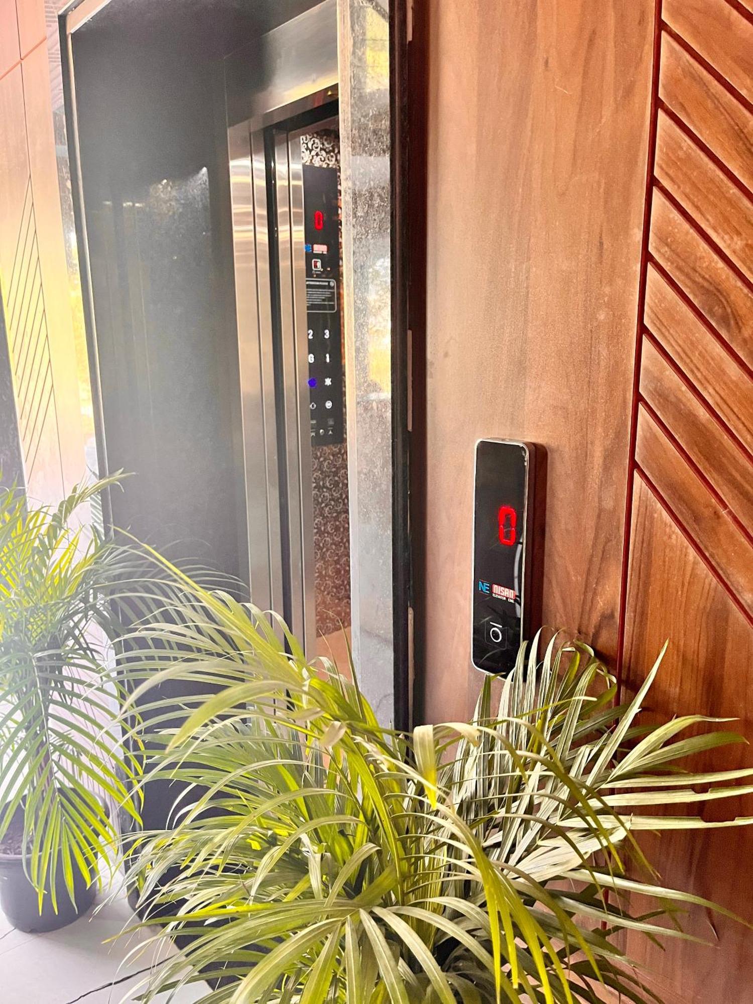 Pearl Grand Boutique Cottage In Omaxe Anandam Vrindavan - #Premium Ac Rooms With Balcony #Big Parking #Lift #Garden #Peaceful Area #Near Prem Mandir #Property Of The Year #Most Awarded Екстериор снимка
