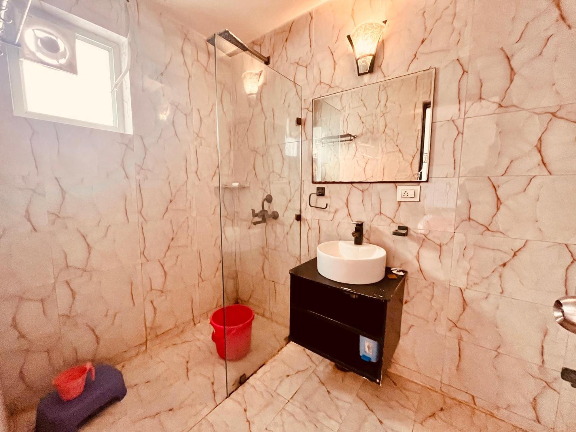Pearl Grand Boutique Cottage In Omaxe Anandam Vrindavan - #Premium Ac Rooms With Balcony #Big Parking #Lift #Garden #Peaceful Area #Near Prem Mandir #Property Of The Year #Most Awarded Екстериор снимка