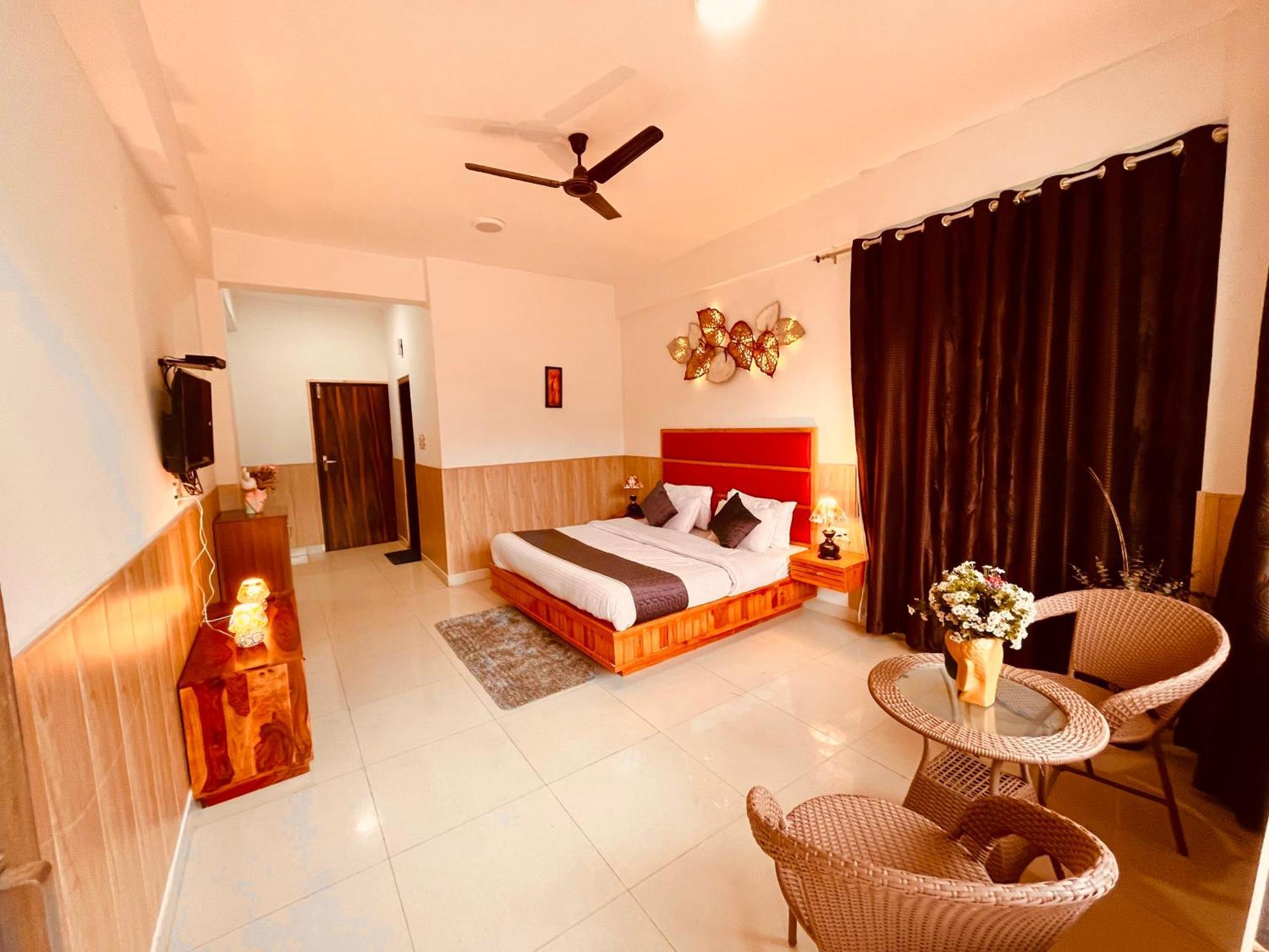Pearl Grand Boutique Cottage In Omaxe Anandam Vrindavan - #Premium Ac Rooms With Balcony #Big Parking #Lift #Garden #Peaceful Area #Near Prem Mandir #Property Of The Year #Most Awarded Екстериор снимка