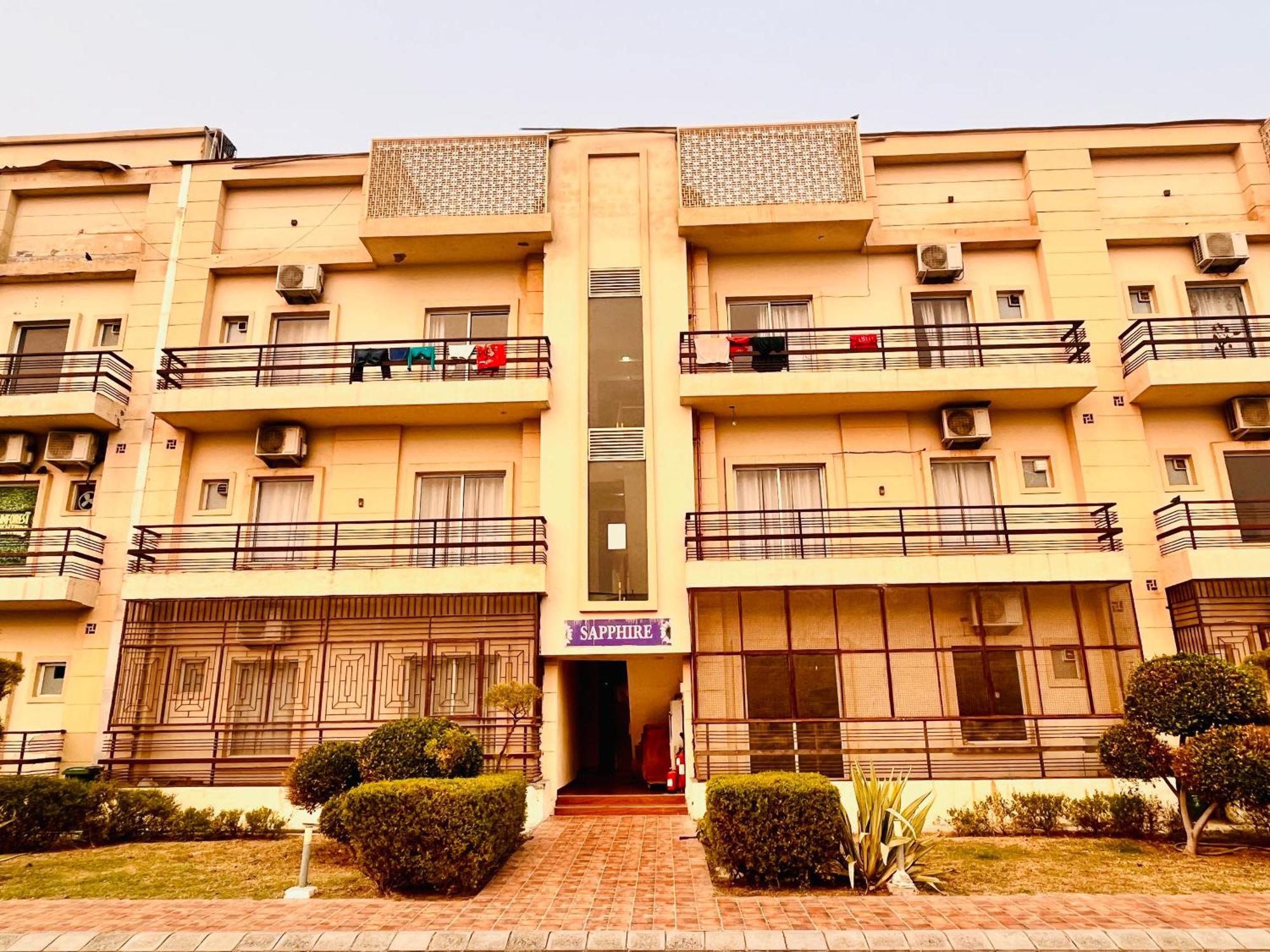Pearl Grand Boutique Cottage In Omaxe Anandam Vrindavan - #Premium Ac Rooms With Balcony #Big Parking #Lift #Garden #Peaceful Area #Near Prem Mandir #Property Of The Year #Most Awarded Екстериор снимка