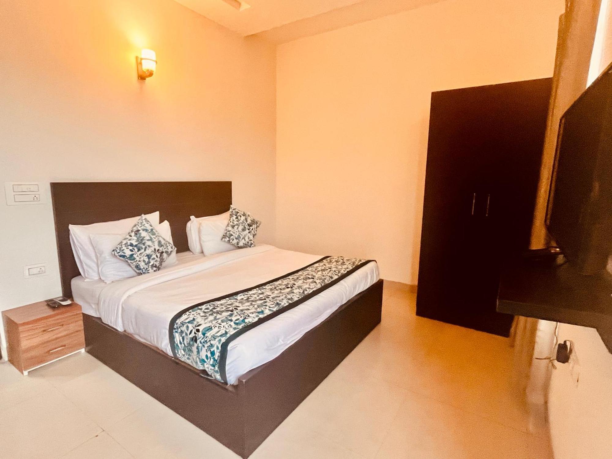 Pearl Grand Boutique Cottage In Omaxe Anandam Vrindavan - #Premium Ac Rooms With Balcony #Big Parking #Lift #Garden #Peaceful Area #Near Prem Mandir #Property Of The Year #Most Awarded Екстериор снимка
