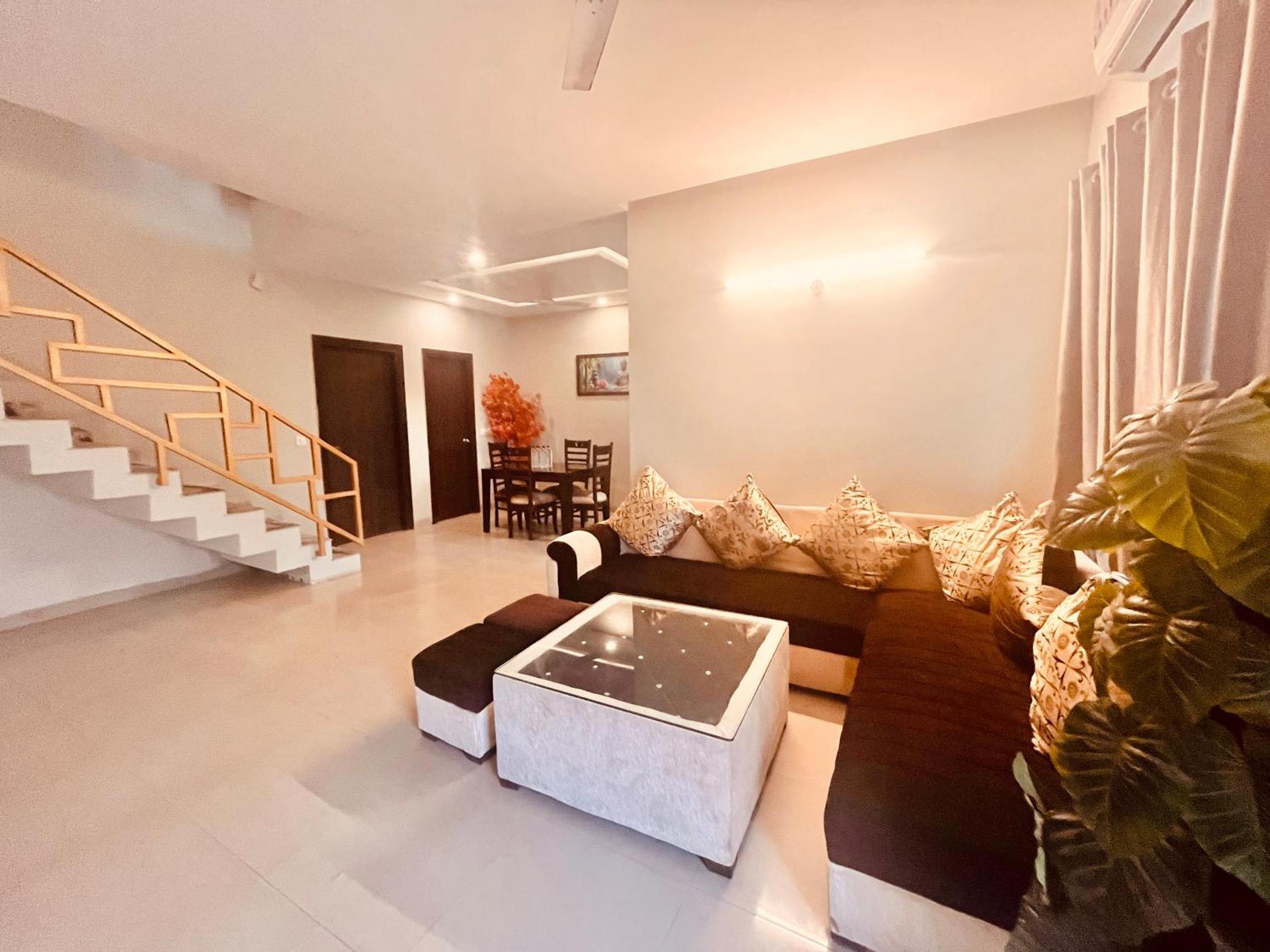 Pearl Grand Boutique Cottage In Omaxe Anandam Vrindavan - #Premium Ac Rooms With Balcony #Big Parking #Lift #Garden #Peaceful Area #Near Prem Mandir #Property Of The Year #Most Awarded Екстериор снимка