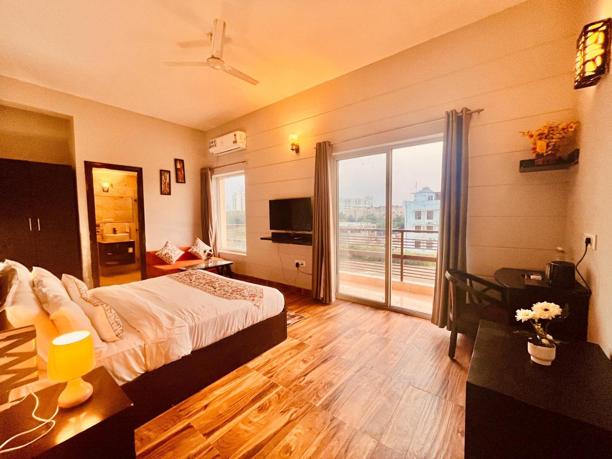Pearl Grand Boutique Cottage In Omaxe Anandam Vrindavan - #Premium Ac Rooms With Balcony #Big Parking #Lift #Garden #Peaceful Area #Near Prem Mandir #Property Of The Year #Most Awarded Екстериор снимка
