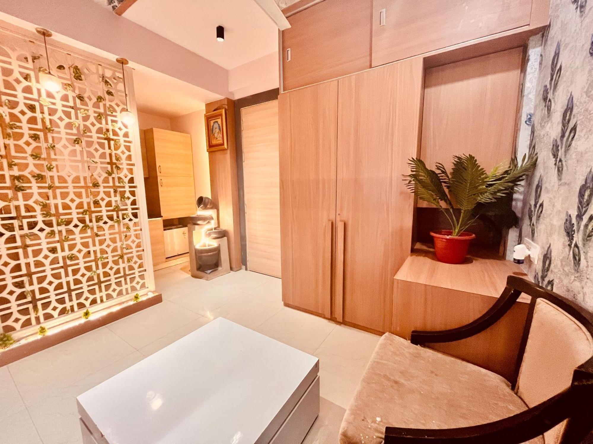 Pearl Grand Boutique Cottage In Omaxe Anandam Vrindavan - #Premium Ac Rooms With Balcony #Big Parking #Lift #Garden #Peaceful Area #Near Prem Mandir #Property Of The Year #Most Awarded Екстериор снимка