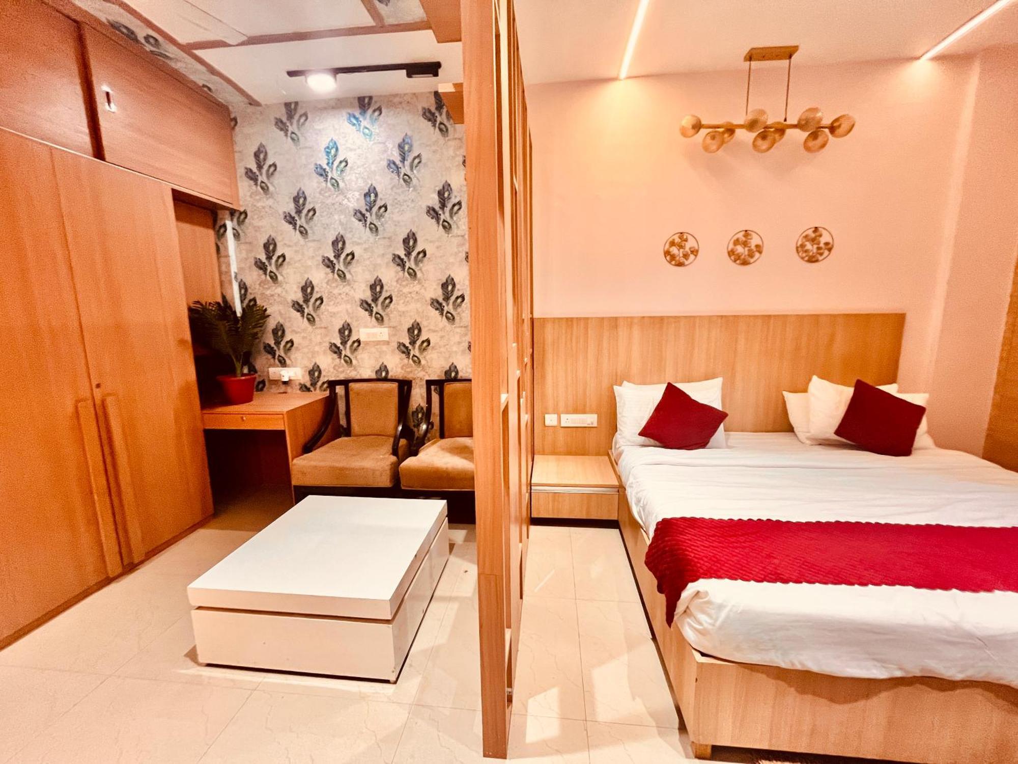 Pearl Grand Boutique Cottage In Omaxe Anandam Vrindavan - #Premium Ac Rooms With Balcony #Big Parking #Lift #Garden #Peaceful Area #Near Prem Mandir #Property Of The Year #Most Awarded Екстериор снимка