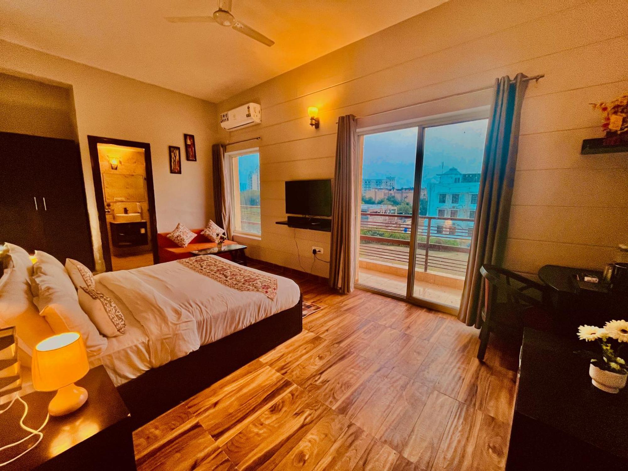 Pearl Grand Boutique Cottage In Omaxe Anandam Vrindavan - #Premium Ac Rooms With Balcony #Big Parking #Lift #Garden #Peaceful Area #Near Prem Mandir #Property Of The Year #Most Awarded Екстериор снимка