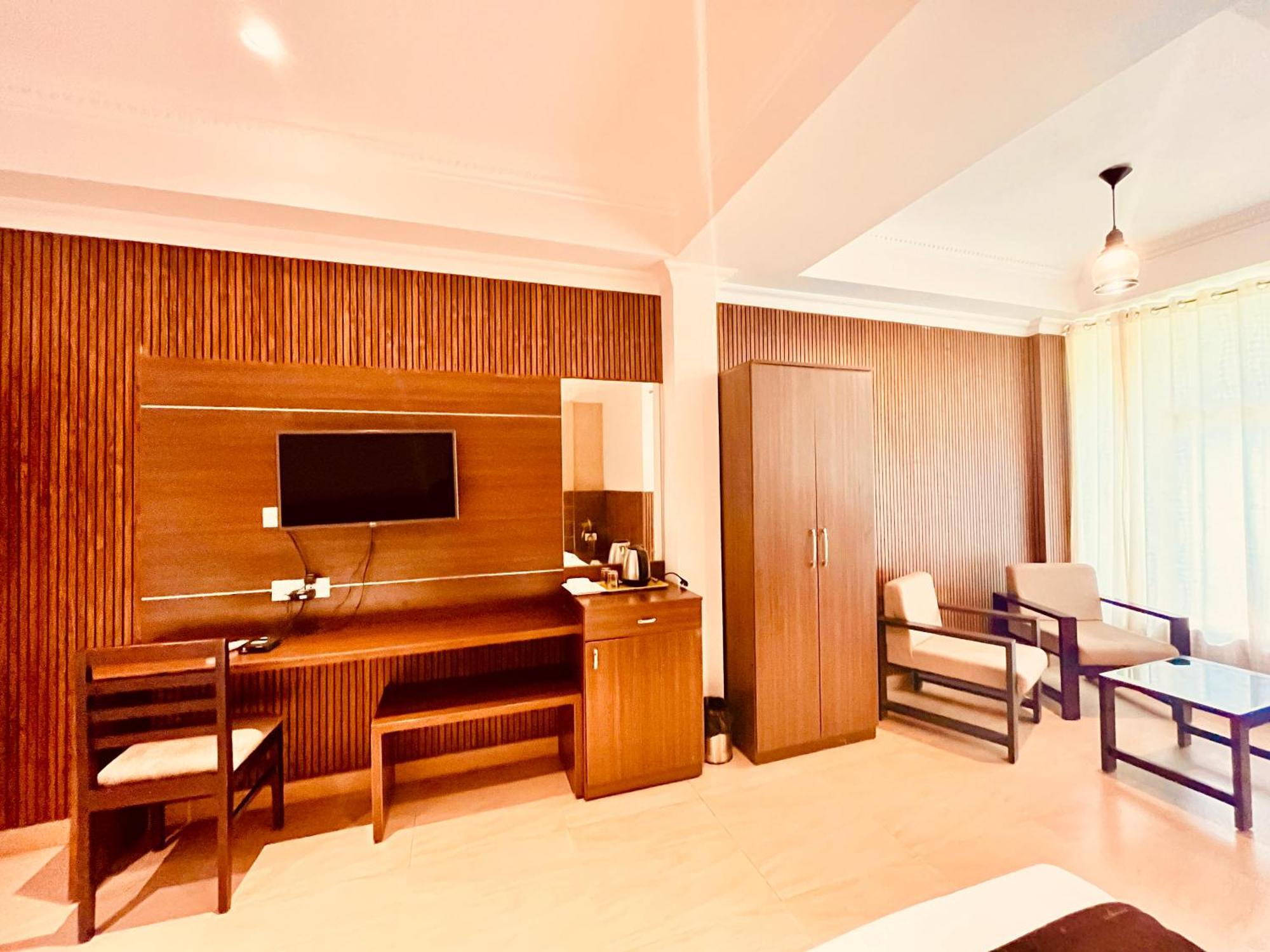 Pearl Grand Boutique Cottage In Omaxe Anandam Vrindavan - #Premium Ac Rooms With Balcony #Big Parking #Lift #Garden #Peaceful Area #Near Prem Mandir #Property Of The Year #Most Awarded Екстериор снимка
