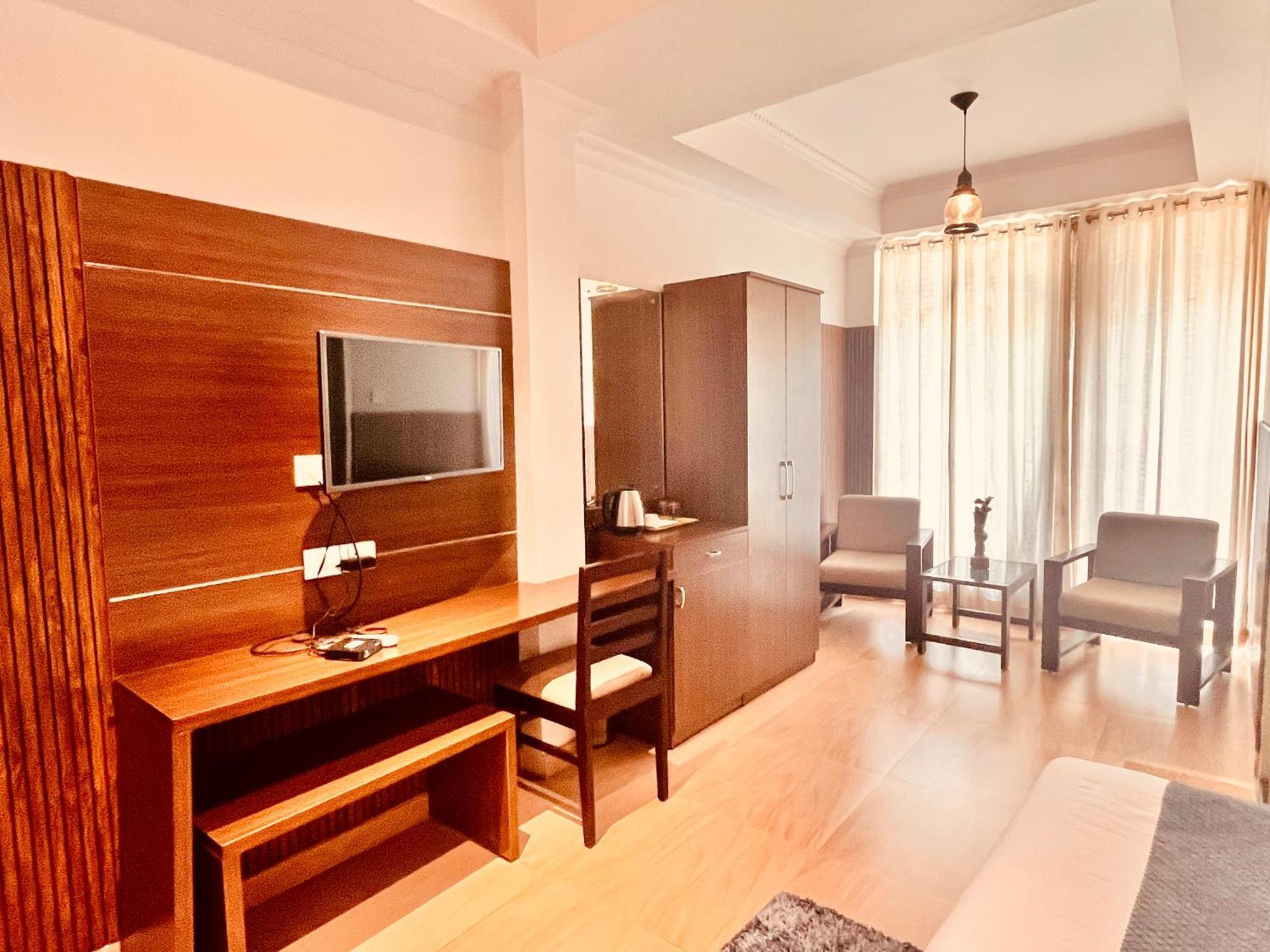 Pearl Grand Boutique Cottage In Omaxe Anandam Vrindavan - #Premium Ac Rooms With Balcony #Big Parking #Lift #Garden #Peaceful Area #Near Prem Mandir #Property Of The Year #Most Awarded Екстериор снимка