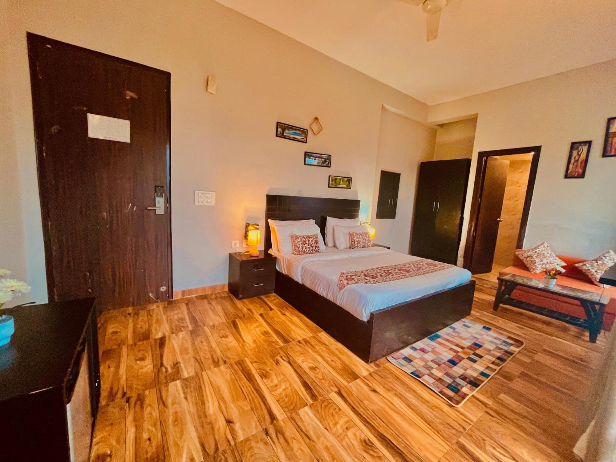 Pearl Grand Boutique Cottage In Omaxe Anandam Vrindavan - #Premium Ac Rooms With Balcony #Big Parking #Lift #Garden #Peaceful Area #Near Prem Mandir #Property Of The Year #Most Awarded Екстериор снимка
