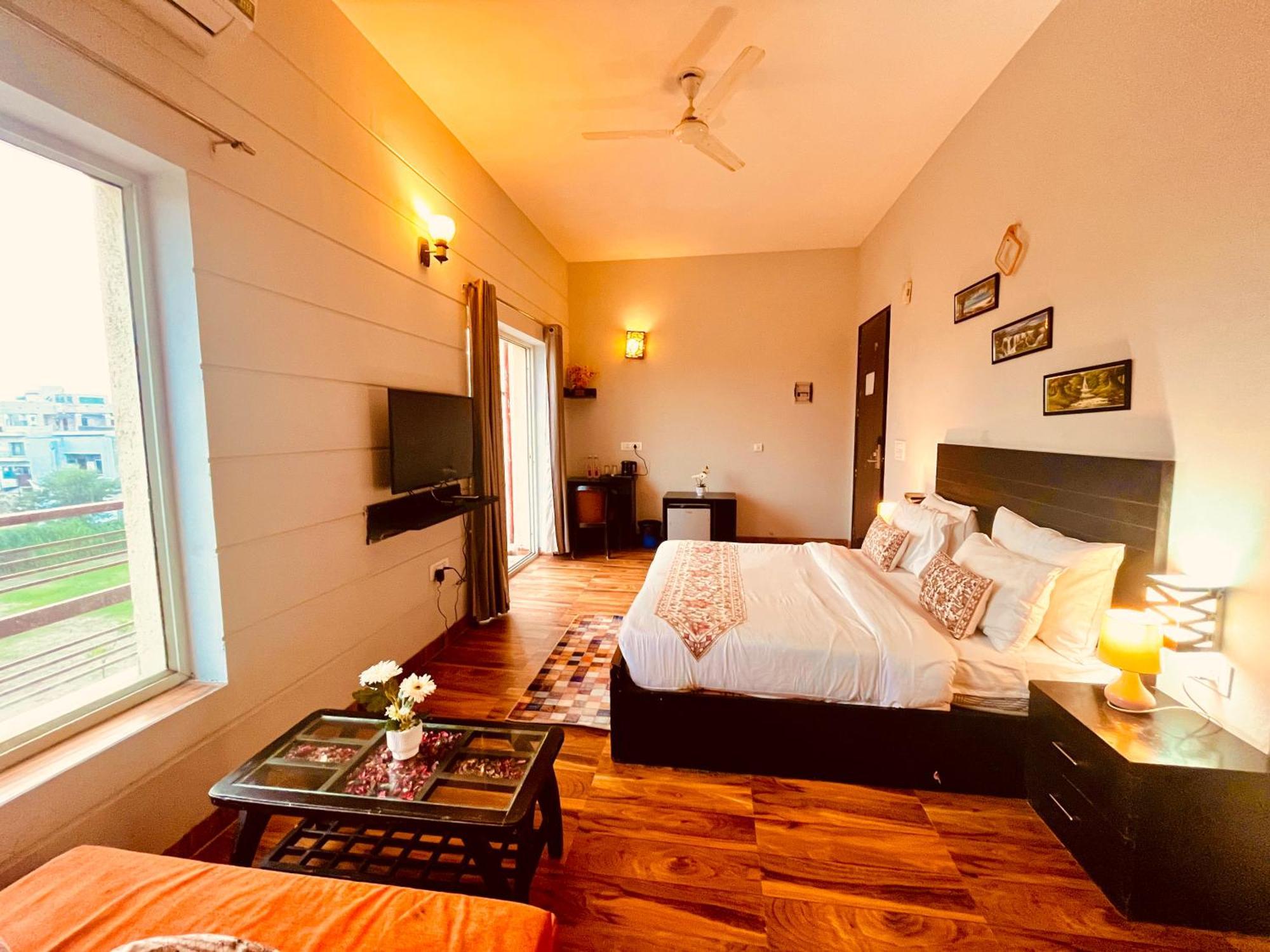 Pearl Grand Boutique Cottage In Omaxe Anandam Vrindavan - #Premium Ac Rooms With Balcony #Big Parking #Lift #Garden #Peaceful Area #Near Prem Mandir #Property Of The Year #Most Awarded Екстериор снимка