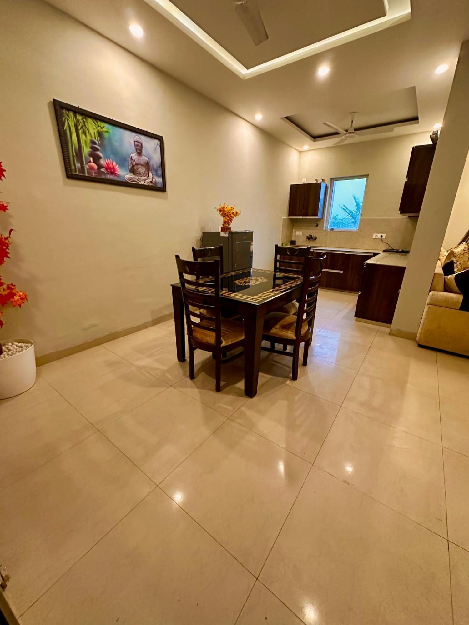 Pearl Grand Boutique Cottage In Omaxe Anandam Vrindavan - #Premium Ac Rooms With Balcony #Big Parking #Lift #Garden #Peaceful Area #Near Prem Mandir #Property Of The Year #Most Awarded Екстериор снимка