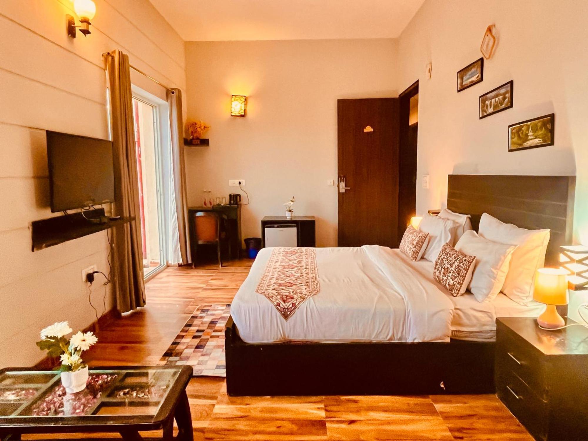 Pearl Grand Boutique Cottage In Omaxe Anandam Vrindavan - #Premium Ac Rooms With Balcony #Big Parking #Lift #Garden #Peaceful Area #Near Prem Mandir #Property Of The Year #Most Awarded Екстериор снимка